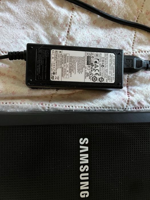 Ноутбук Samsung с немецкой клавиатурой