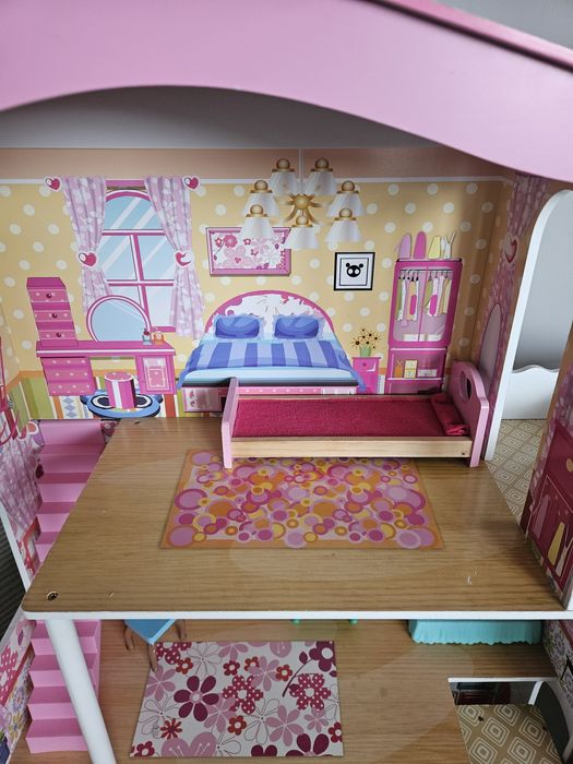 Duży domek dla lalek