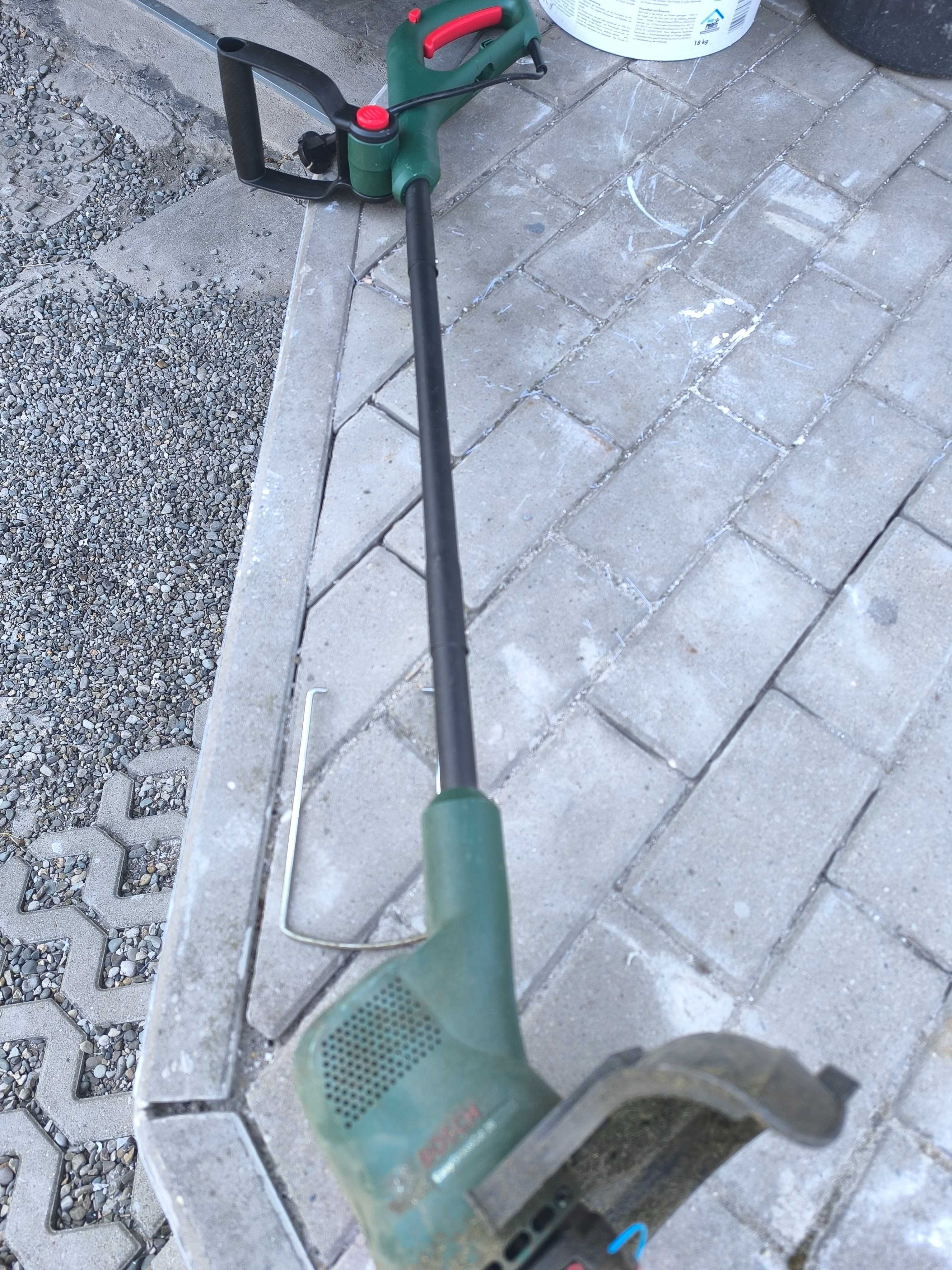 Podkaszarka elektryczna Bosch.