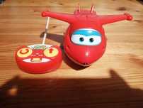 Super wings na baterie i pilota.