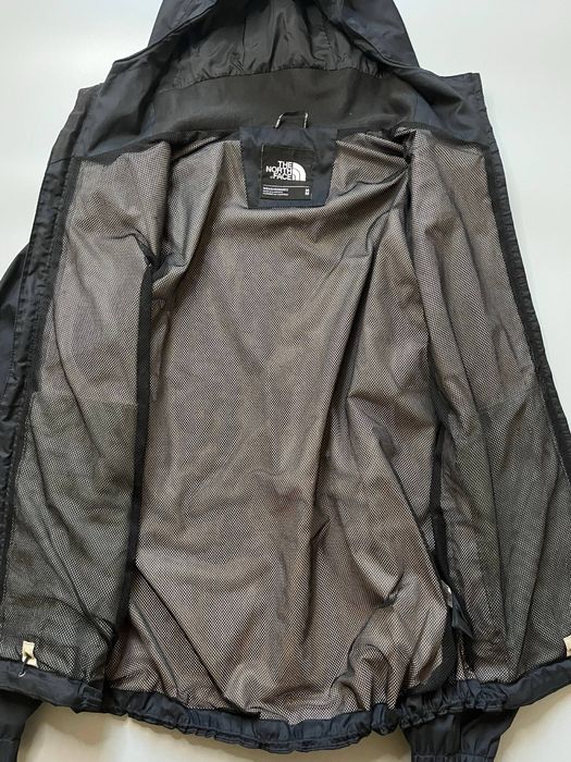 Трекінгова вітровка від The North Face DryVent
