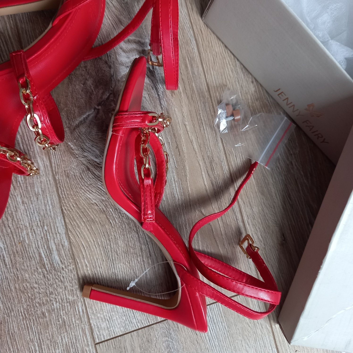 Nowe sukienka i buty.