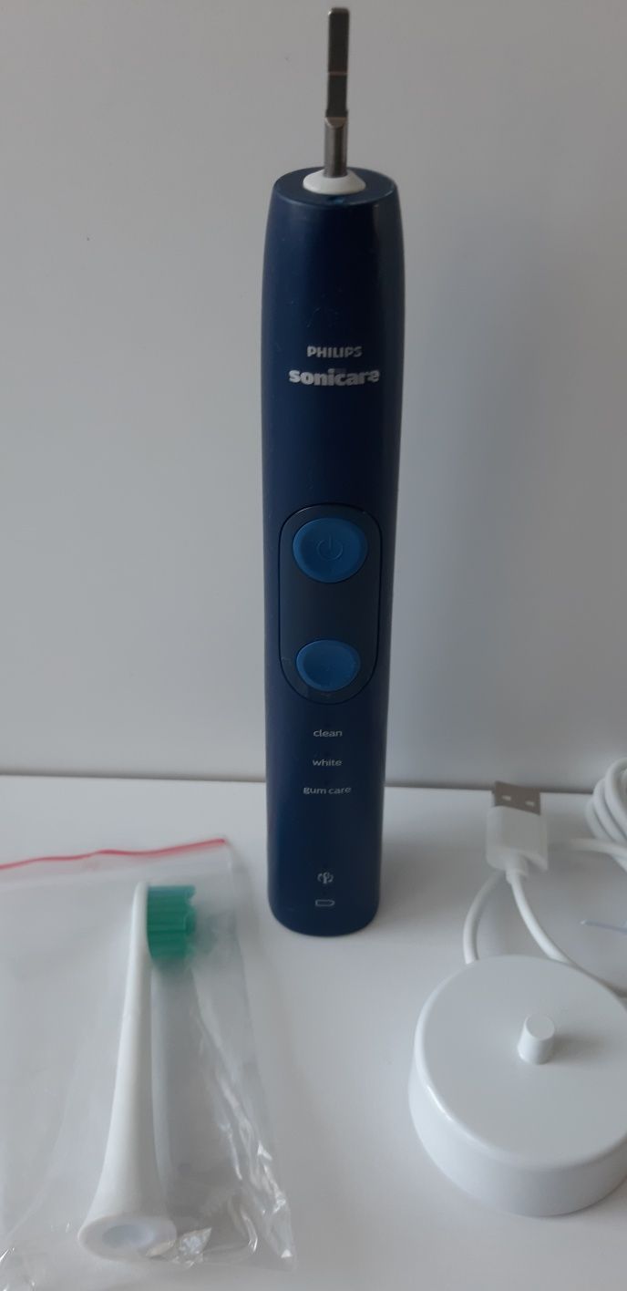 Szczoteczka soniczna Philips Sonicare Protective Clean 5100 granatowa