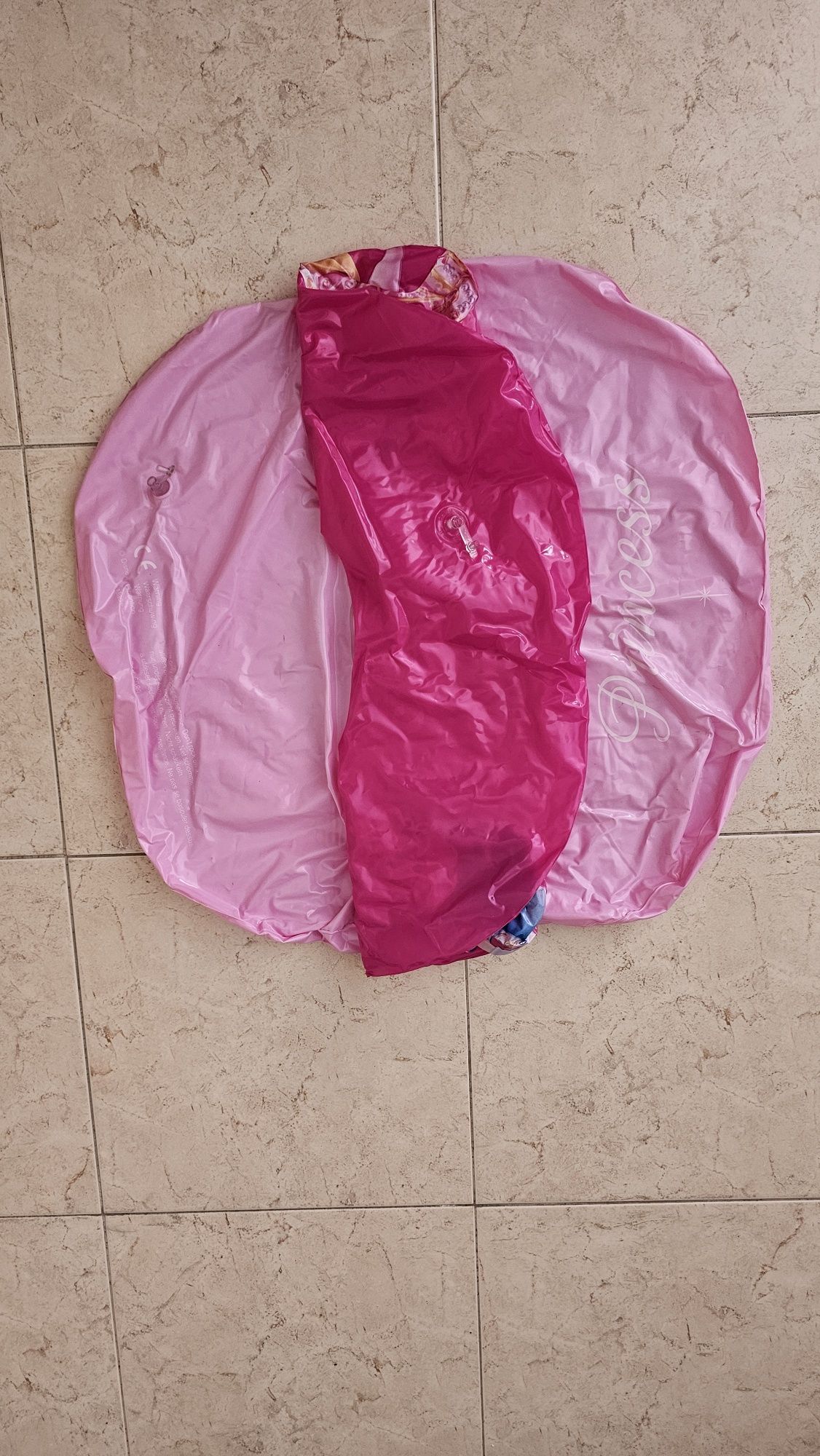 Bóia da Disney princesas.