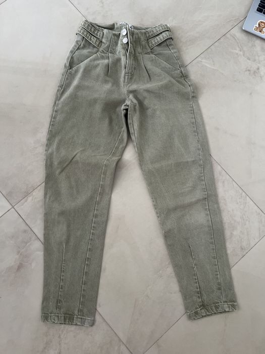 Джинси Bershka в зеленому кольорі