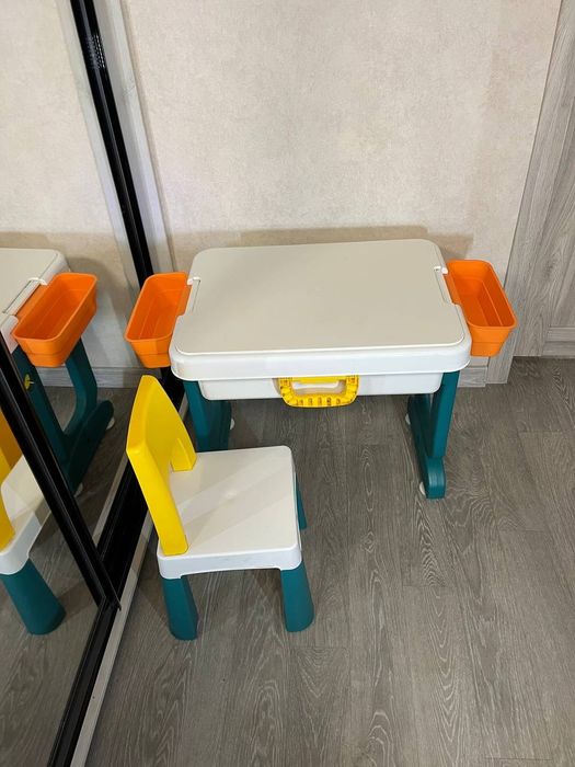 Дитячий стіл і стілець Poppet