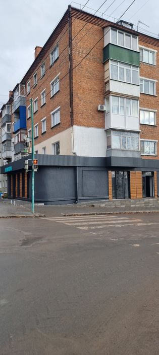 Здається приміщення. Центр.