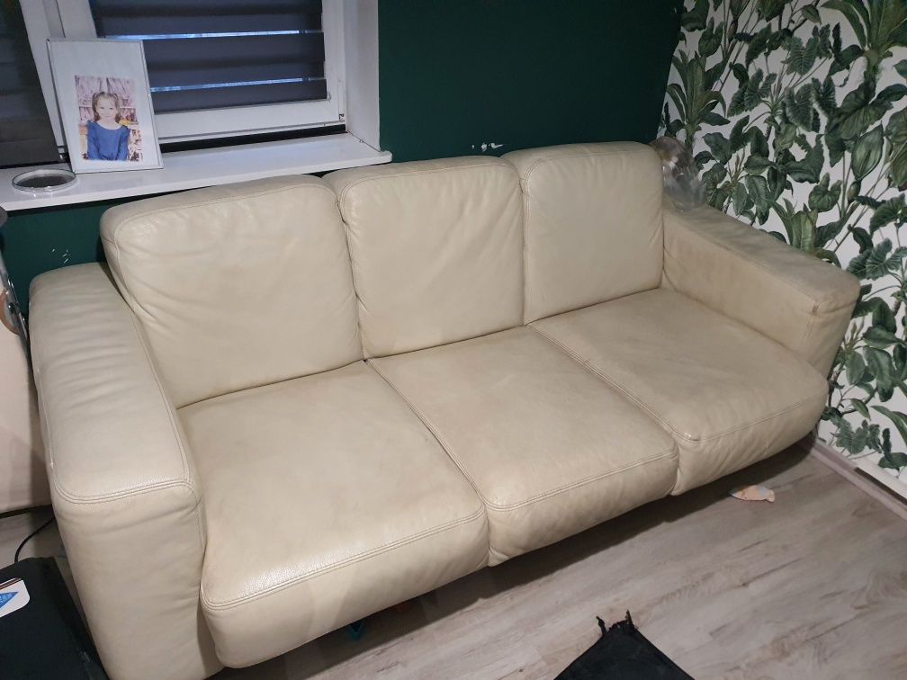 Komplet wypoczynkowy białą skóra