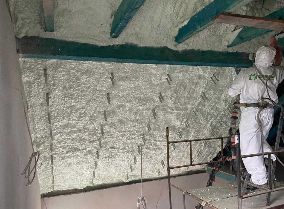 Izolacje natryskowe pianą pur, ocieplanie poddasza, stropów, piana PUR