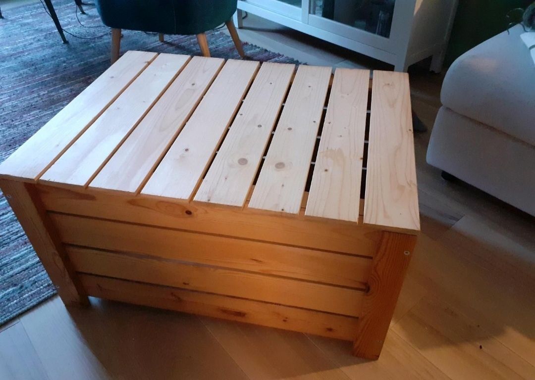 Drewniana skrzynia/siedzisko ikea że schowkiem