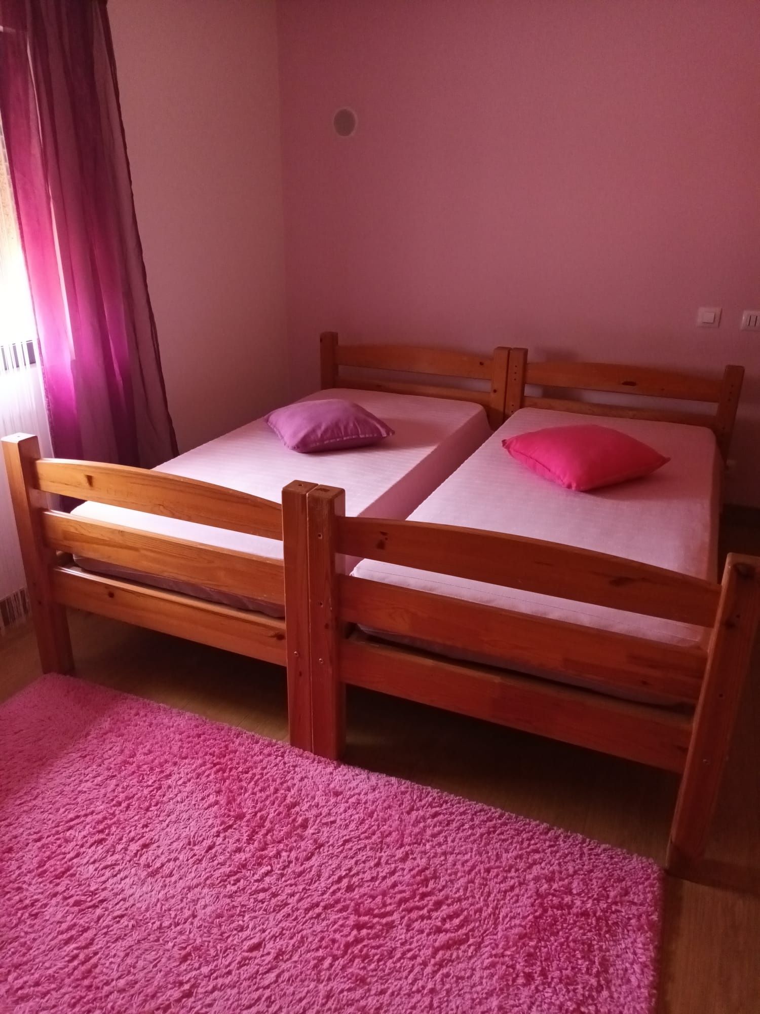 Mobília de quarto de madeira