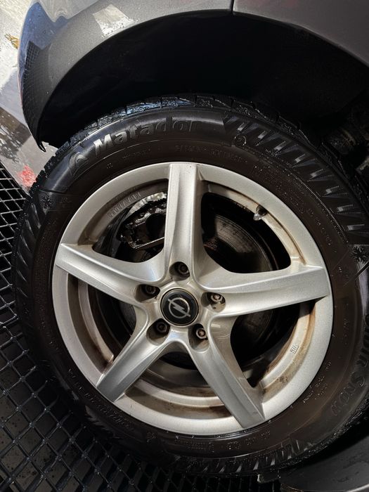 Felgi z oponami zimowymi Opel