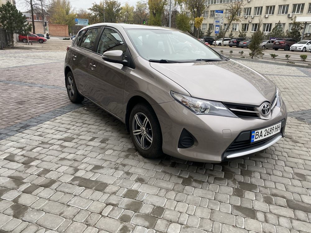 Продам авто Toyota Ayris 2013 року