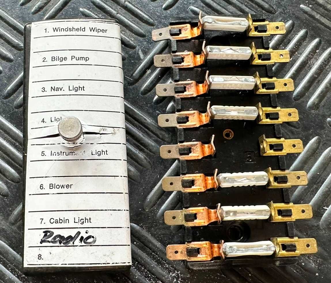 Skrzynka bezpieczników listwa łódź ciągnik samochód RETRO 1983r.