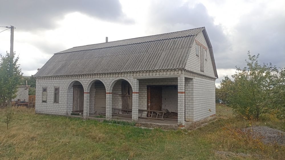 Продам недобудований двоповерховий будинок