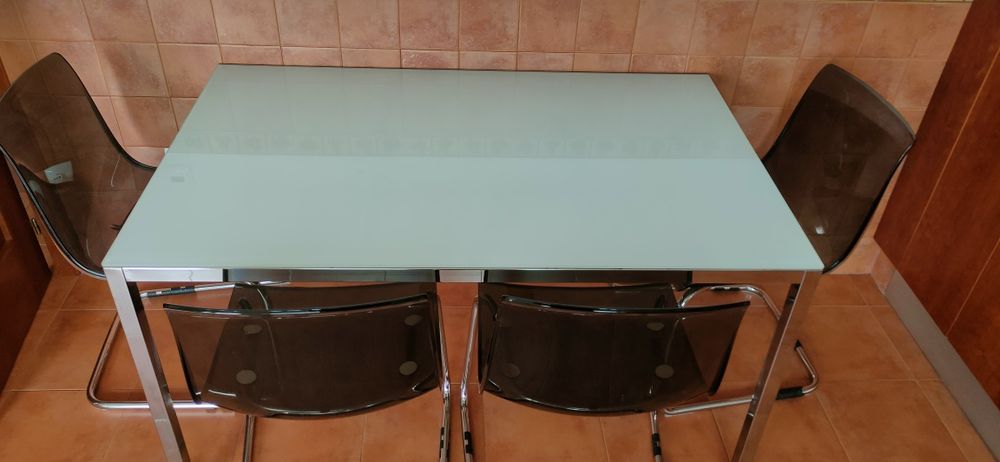 Conjunto mesa e 4 cadeiras cozinha