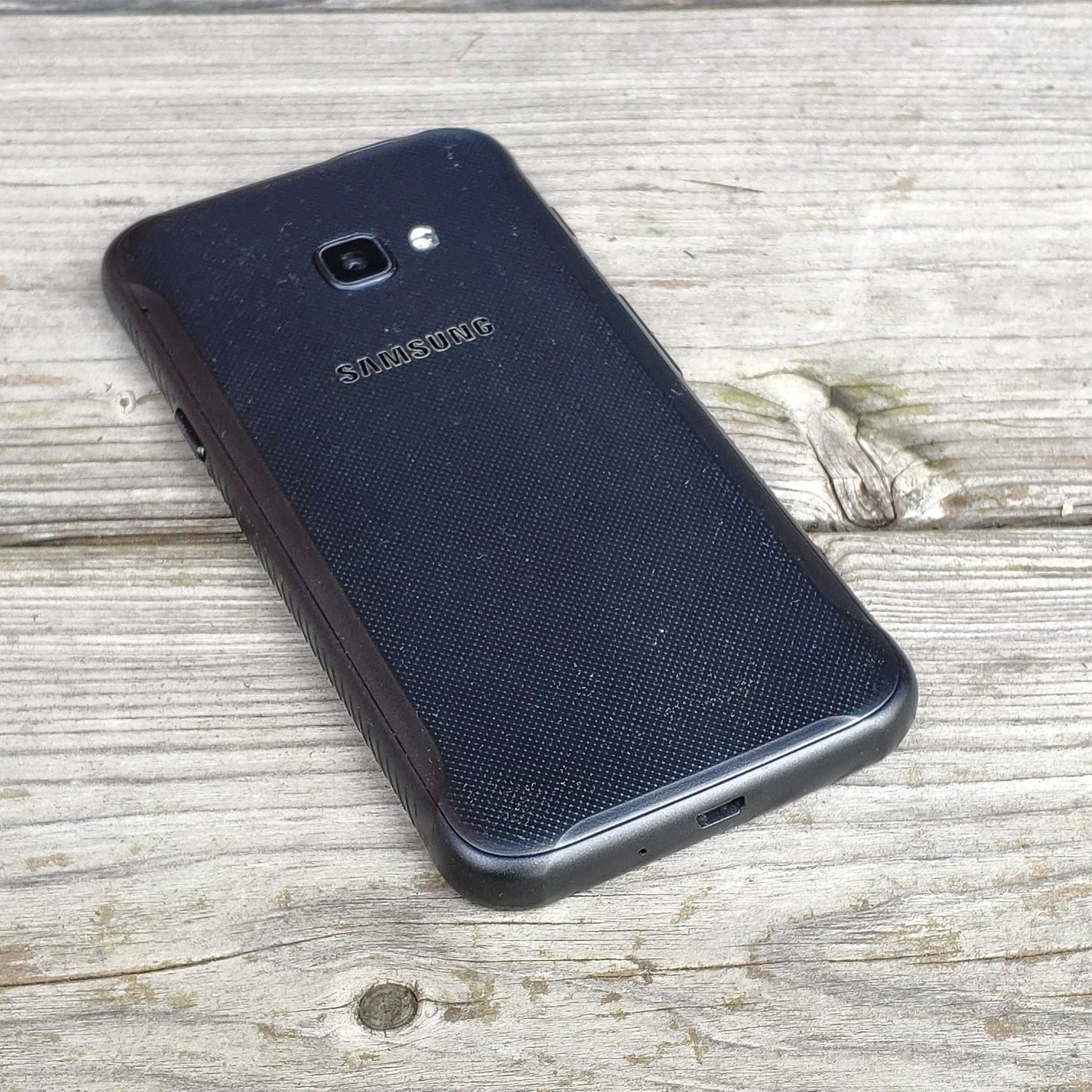 Smartfon Samsung xCover 4 "pancerny" z ładowarką, w pełni sprawny!