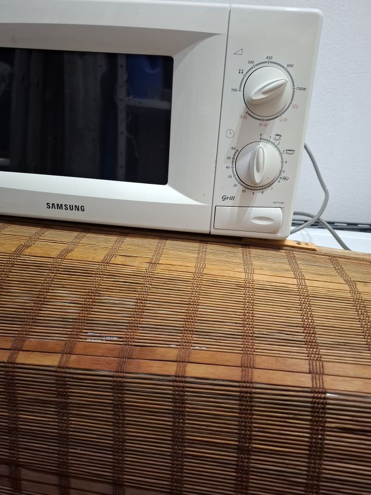 Sprzedam  kuchenkę mikrofalową SAMSUNG