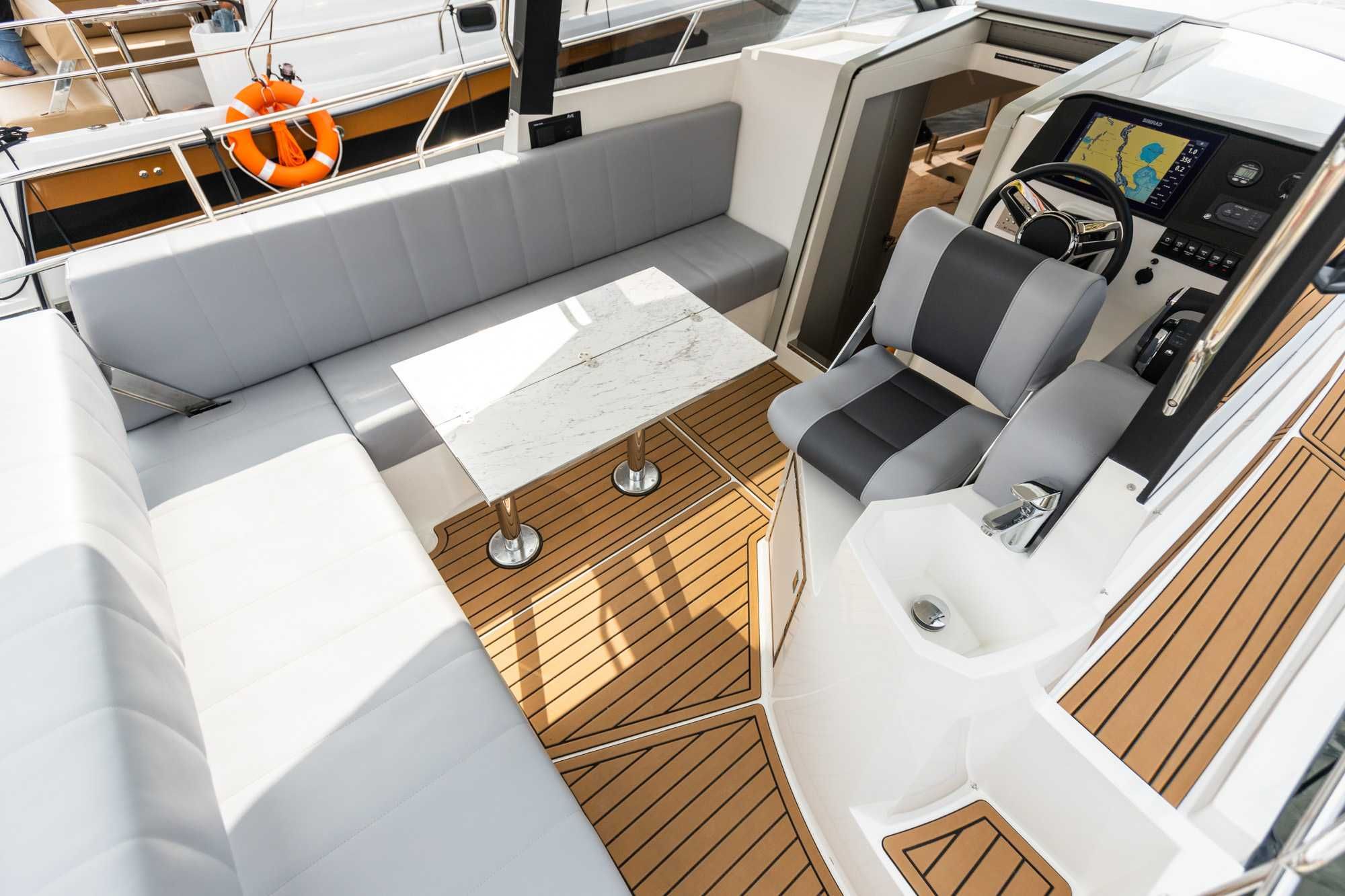 Jacht motorowy NAUTIC 900 Merkury V6 Premium - GOTOWY DO SEZONU 2024!