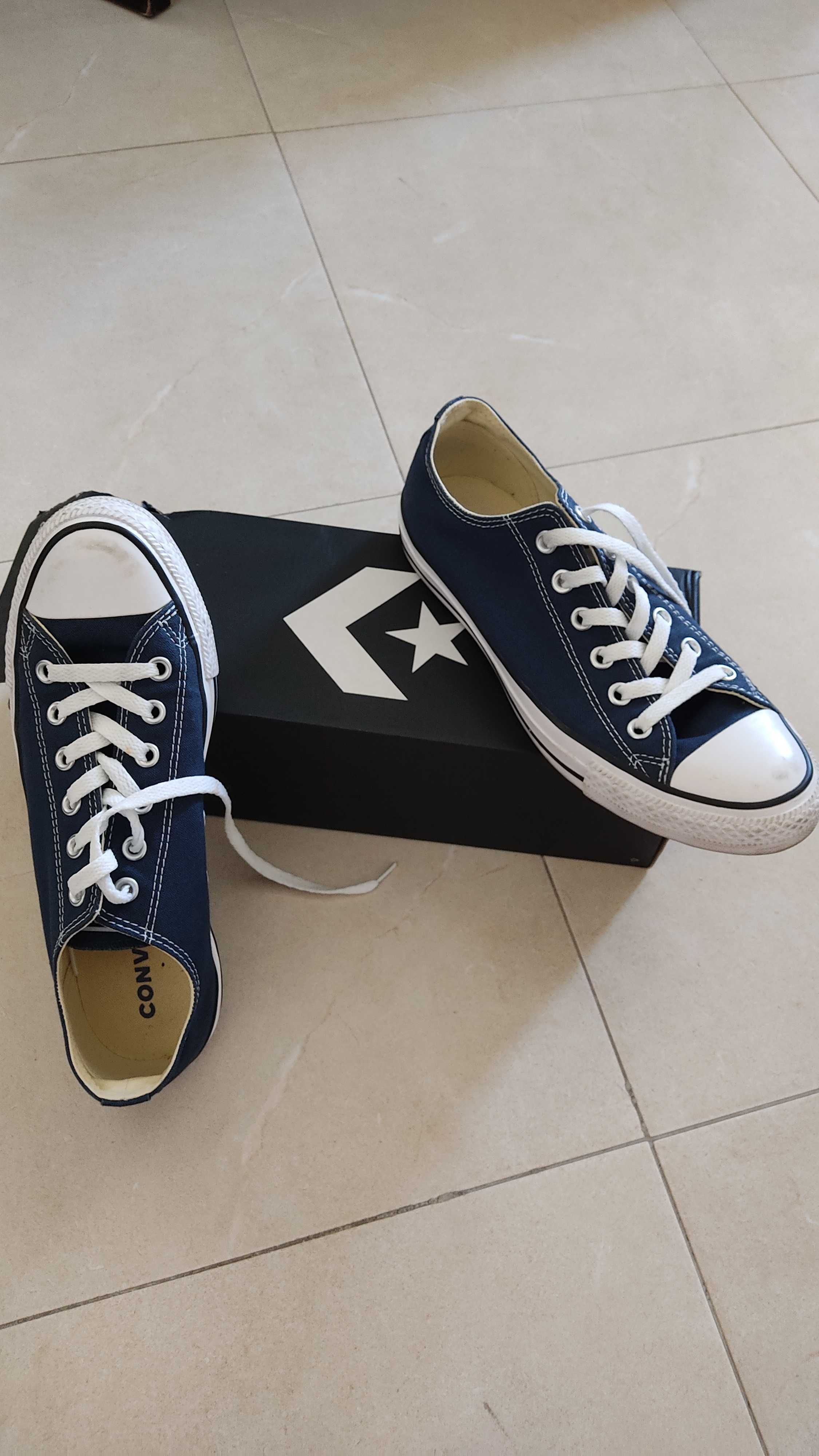 Sapatilhas Converse azuis escuras tamanho 40