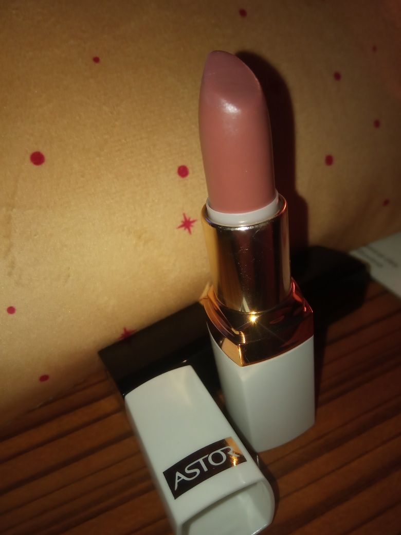 Pomadka Astor soft Sensation 310