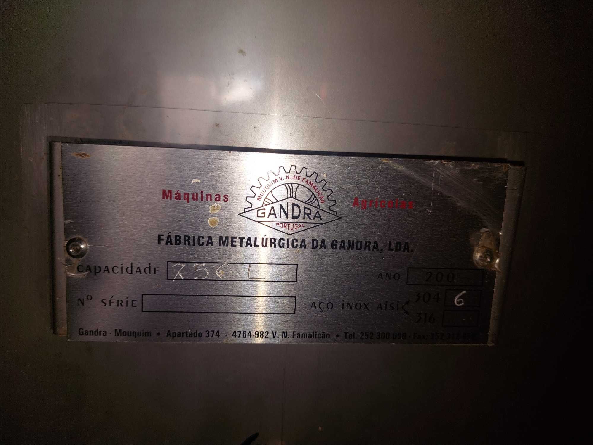 2 cubas de inox (500L e 750L)