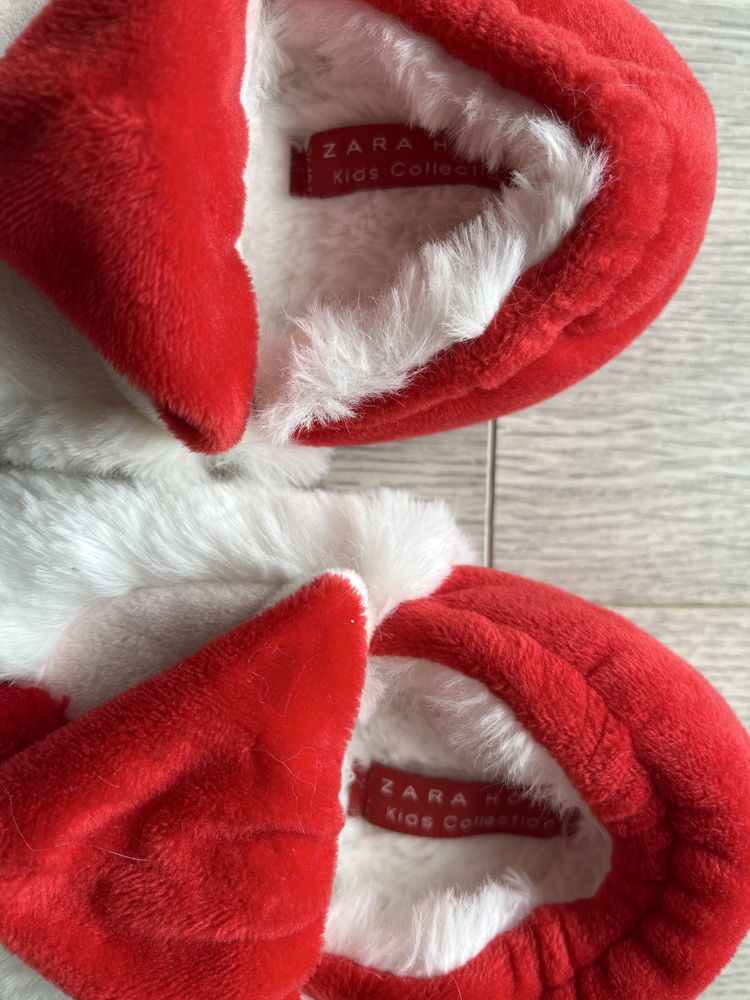 Kapcie ze Świętym Mikołajem z Zara