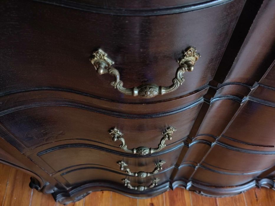 Cómoda antiga madeira maciça trabalhada curvada floral - móvel ùnico