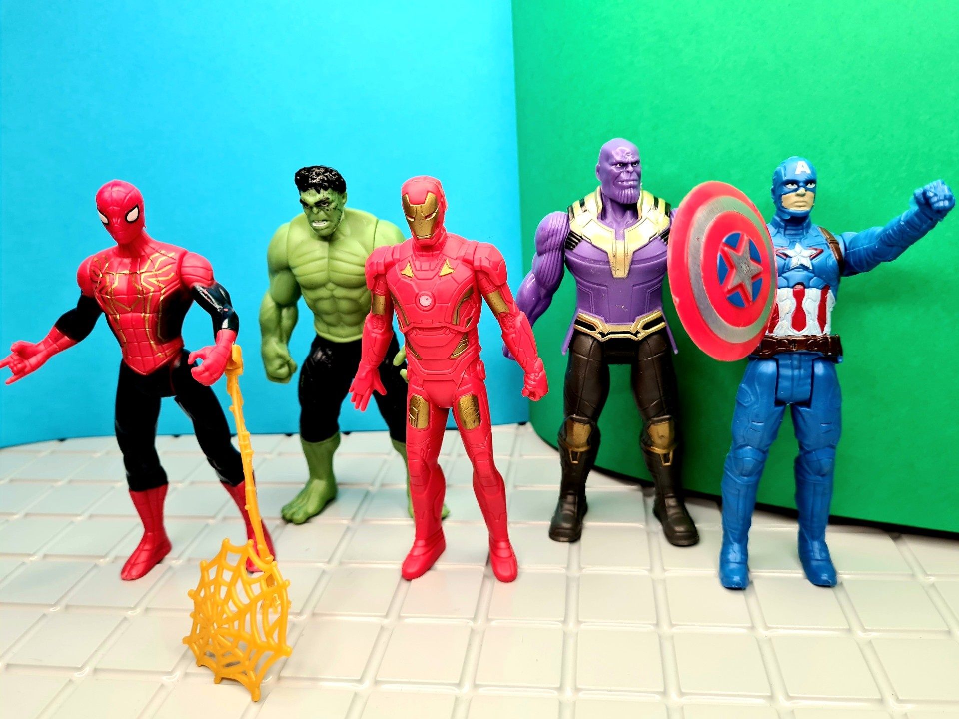 Zestaw figurek figurki Avengers Marvel Uniwersum nowe zabawki