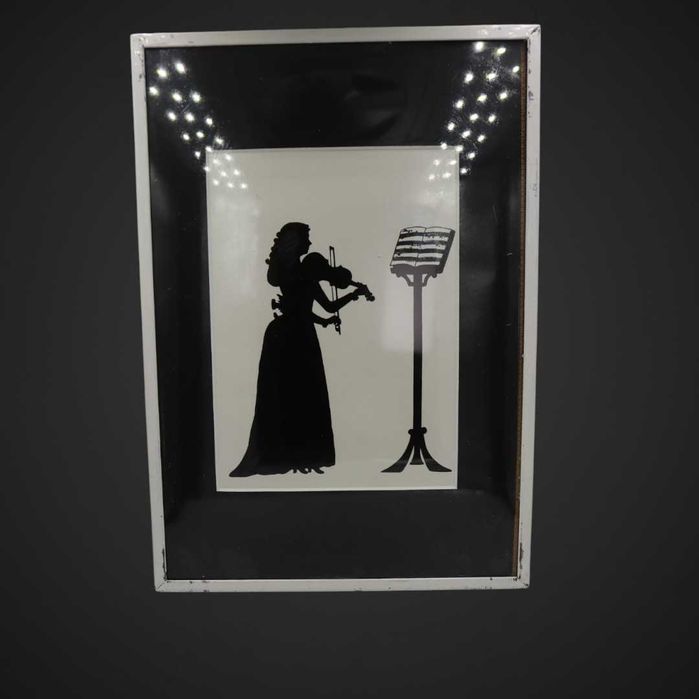 Wycinanka sylwetkowa kobiety z skrzypcami w ramce b5/100553