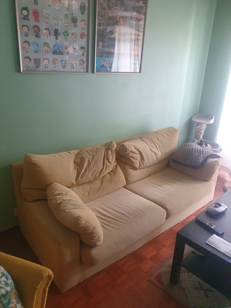 Sofá 3 lugares amarelo Almada