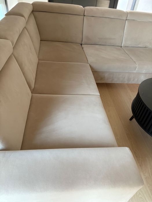 Narożnik beżowy z funkcją spania