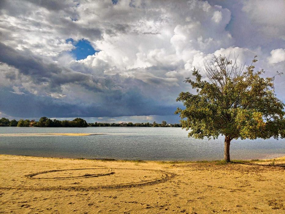 Продам участок Безлюдовка 17 соток, 500м до озера, 5км до Эпицентра