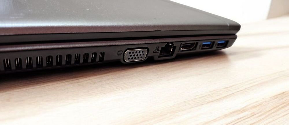 Ноутбук Medion E7416 17,3"