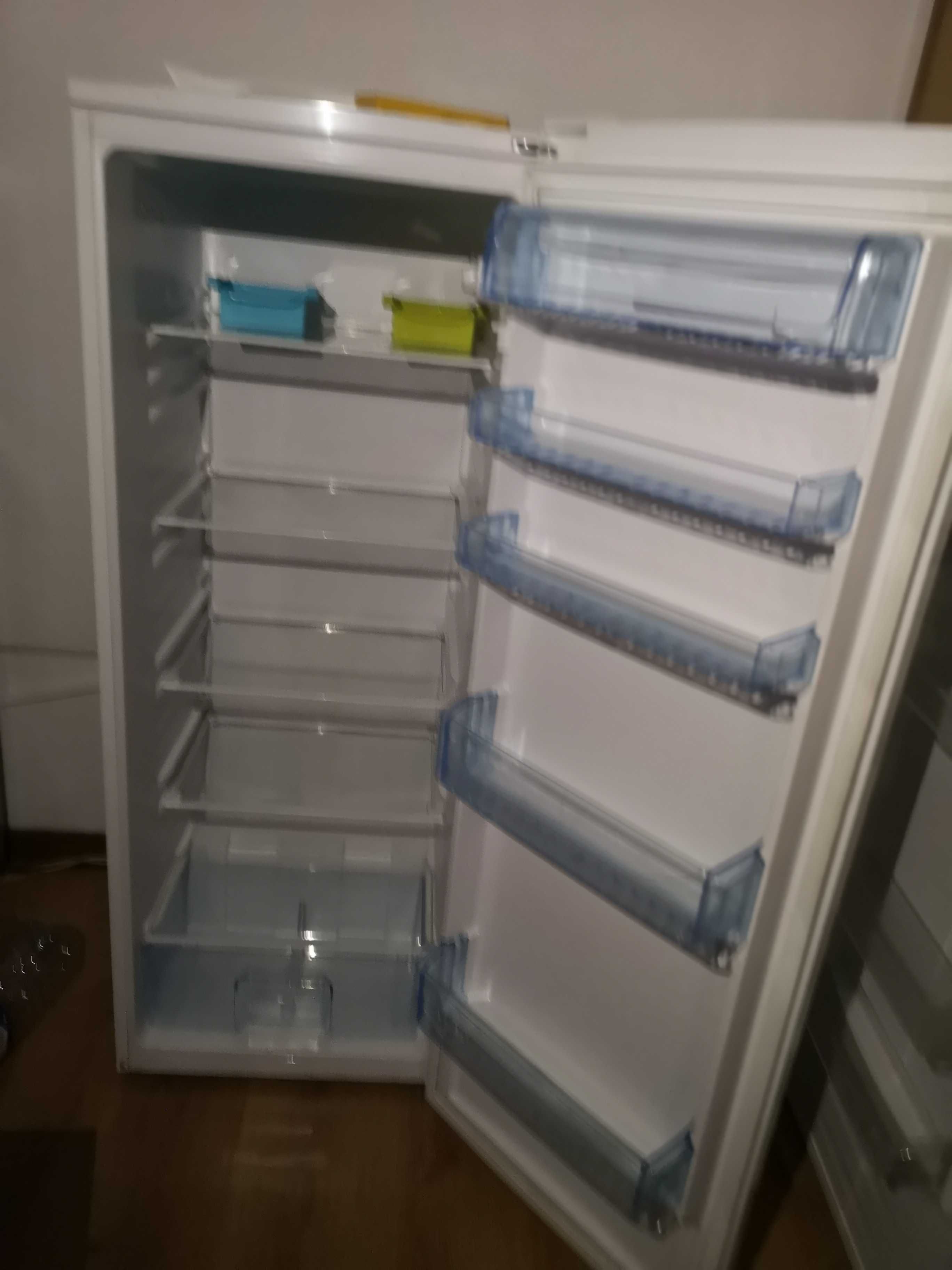 Frigorífico Vertical muito pouco uso