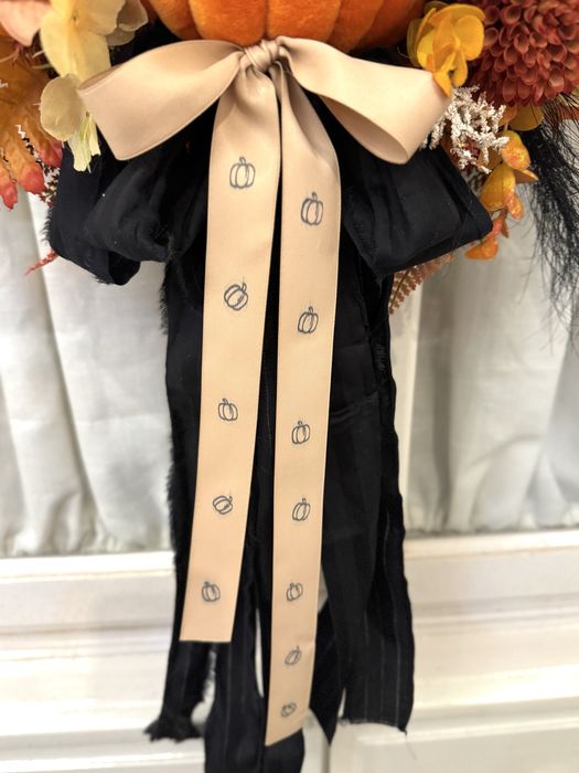Wianek Halloween czaszka zlota i cylinder