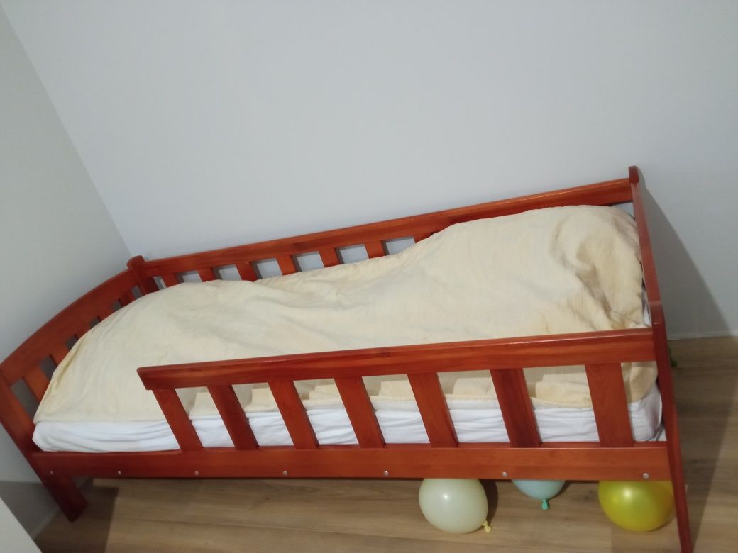 Łóżko drewniane dziecięce duże
