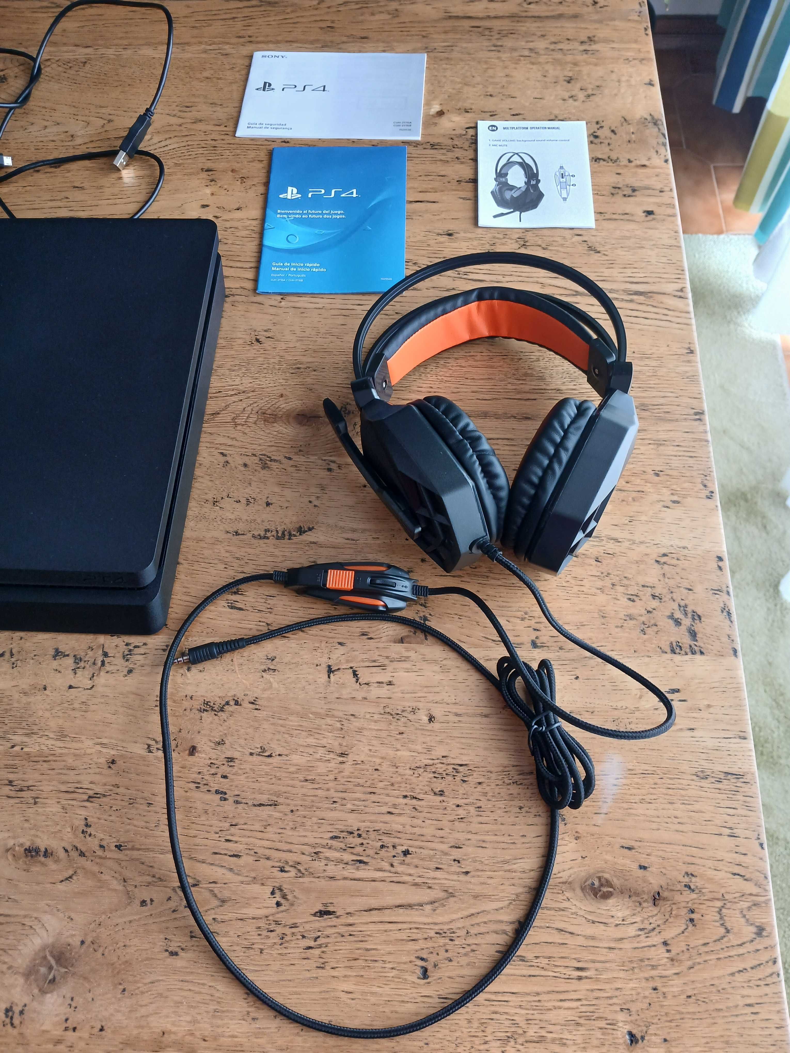 PS4 1TB com 2 jogos e headphones
