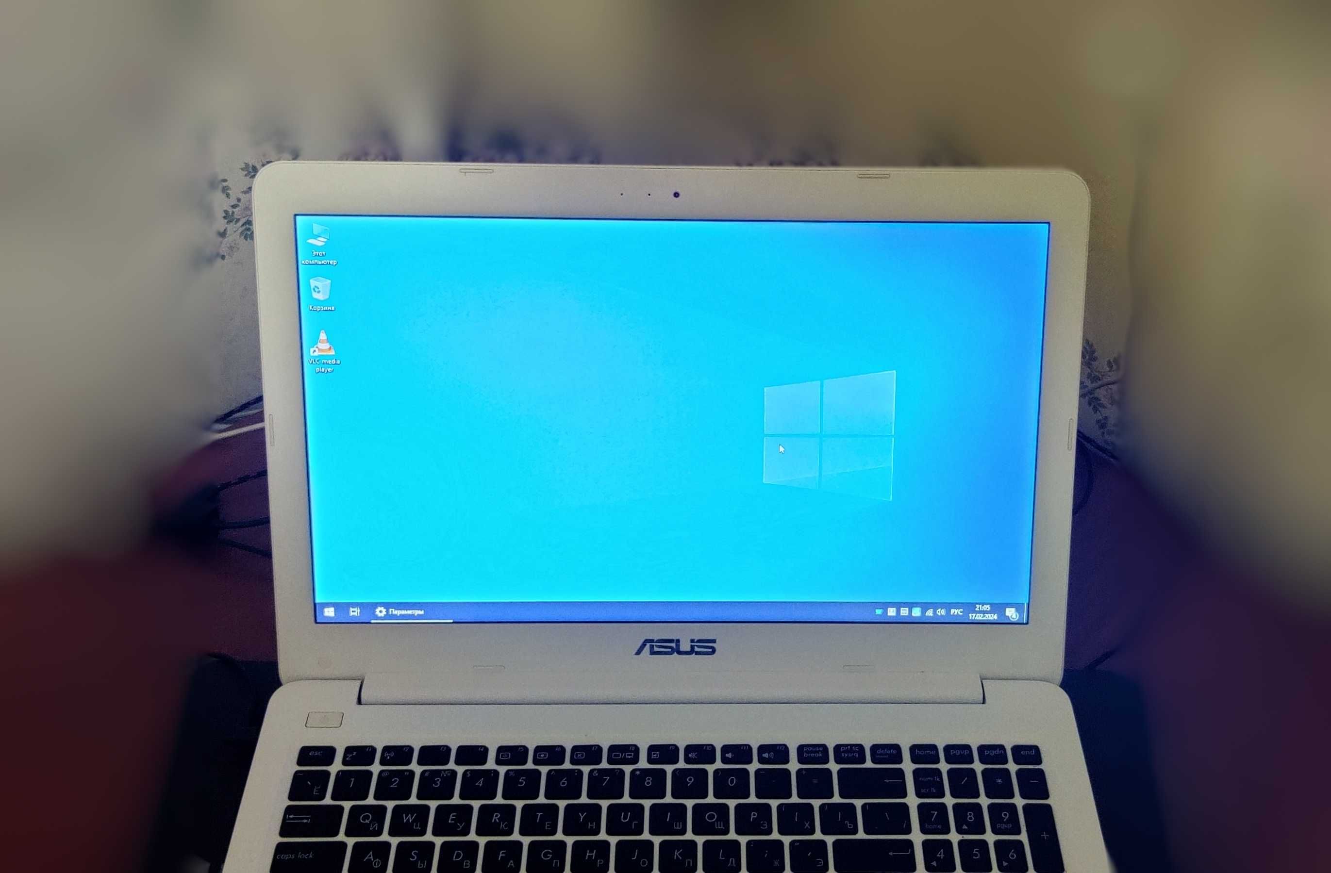 Ноутбук Asus e502m