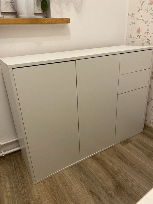 Nowa biala  komoda pojemna