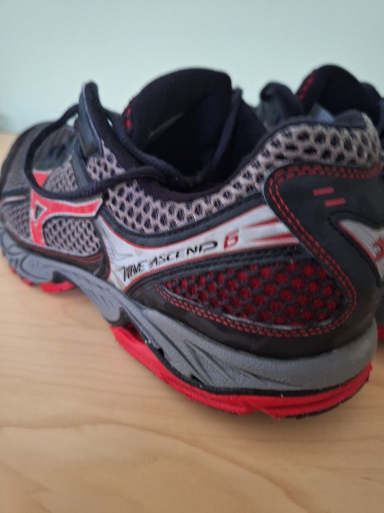 Mizuno WAVE Ascend 28cm