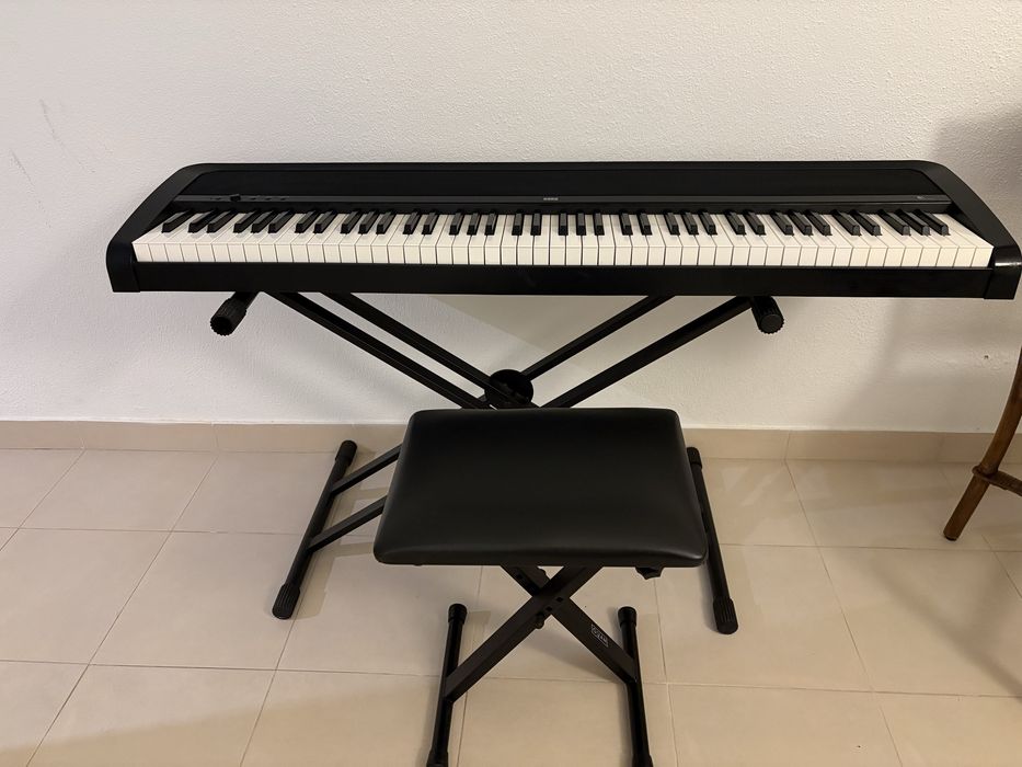 Piano digital Korg B1 em excelentes condições