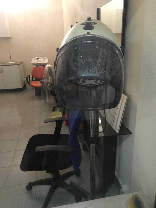 Aluga-se loja dentro do Centro commercial abade faria mem martins