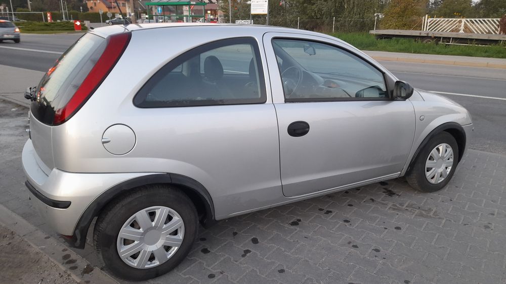 Opel Corsa C benzyna klima elektryka zarejestrowany długo opłaty !!