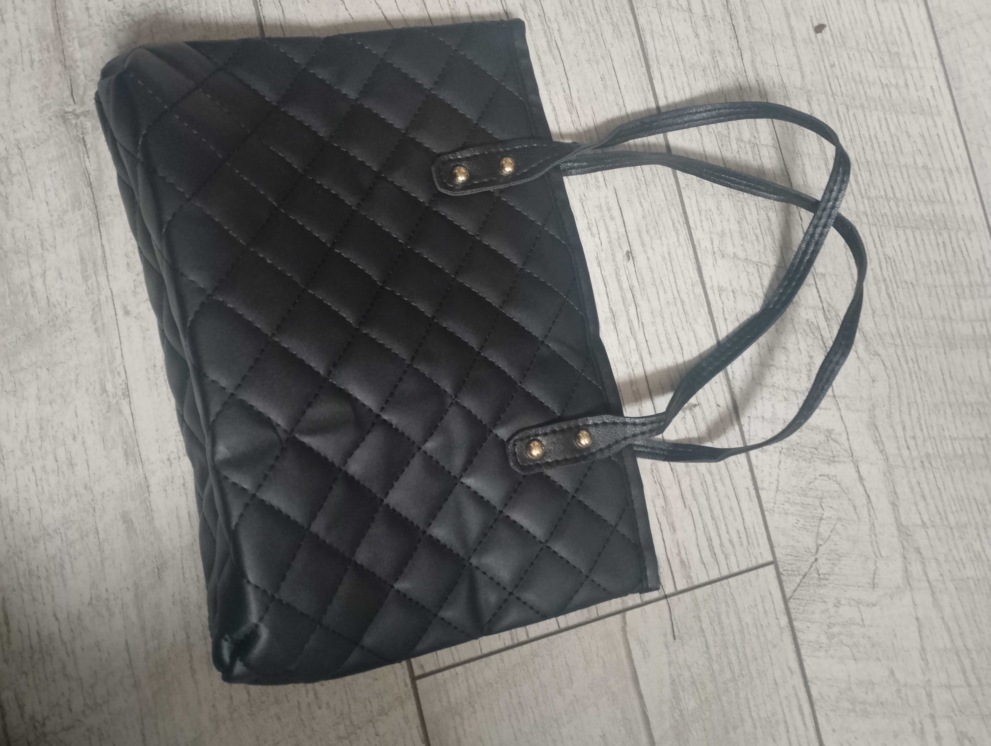 Pikowana kopertówka z magnesem. 20cm / 29 cm. Jak nowa! Czarna.