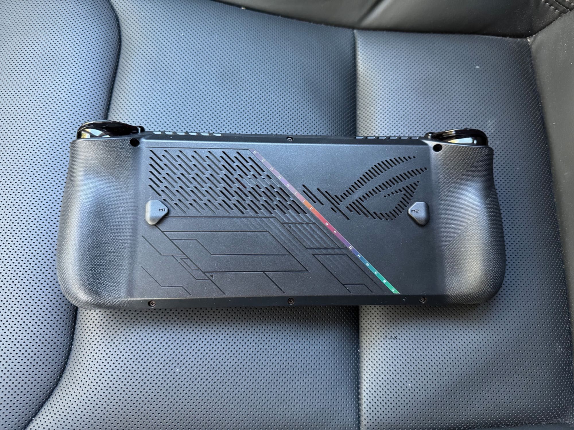 Asus Rog Ally X - Ryzen Z1E / 24GB Ram / 1TB SSD