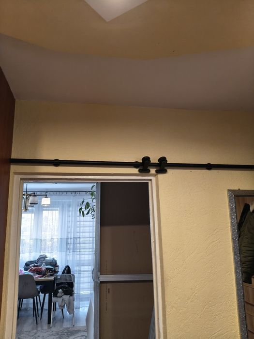 Prowadnica do drzwi przesuwnych