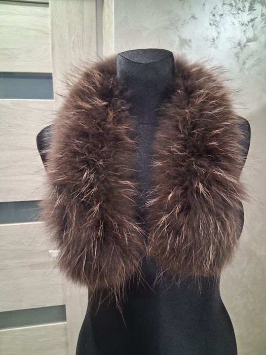 Kołnierz z lisa jenota piękny