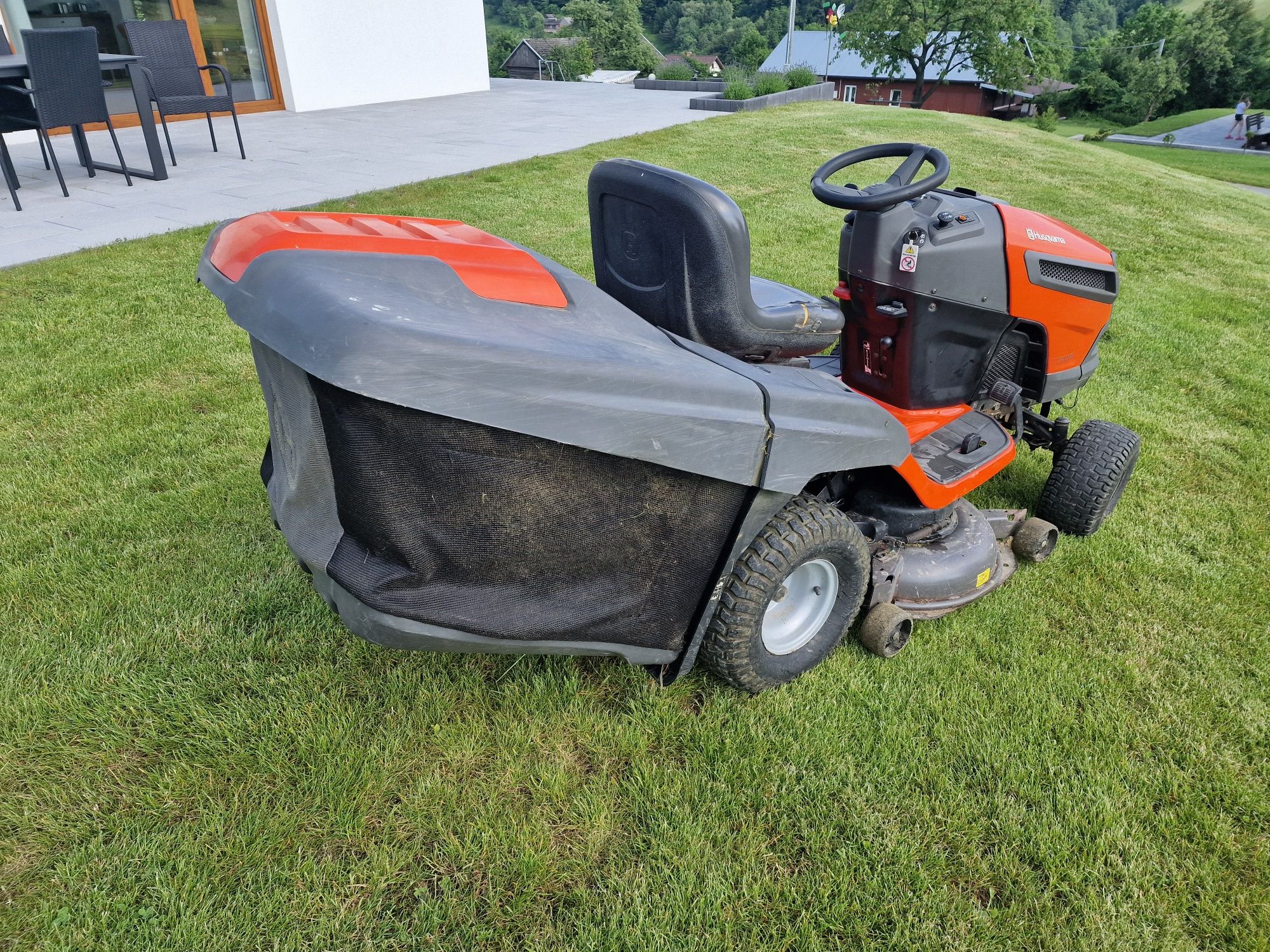 Traktorek do trawy Husqwarna Cth 184t