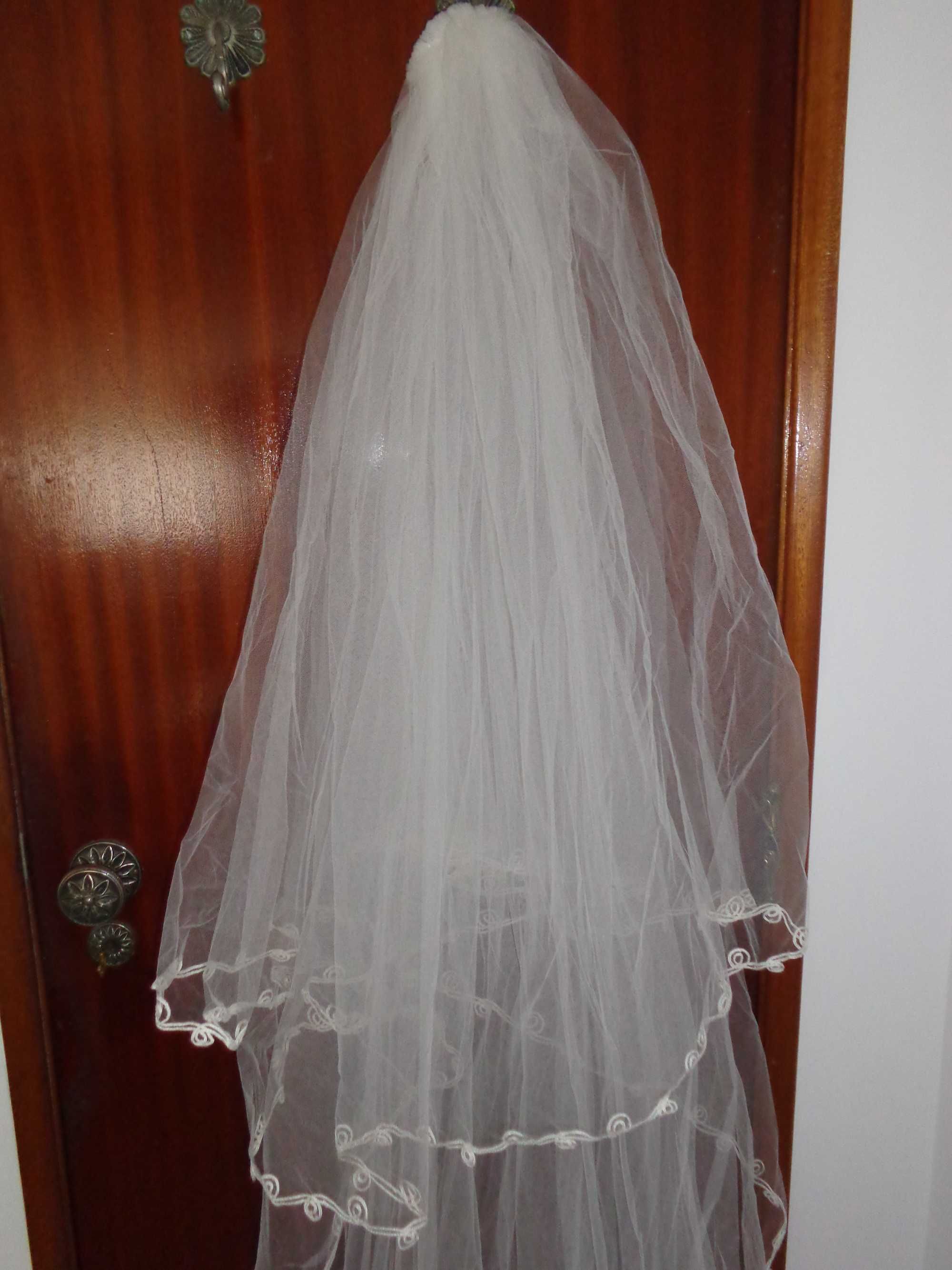 Vende-se vestido de noiva com mangas 3/4